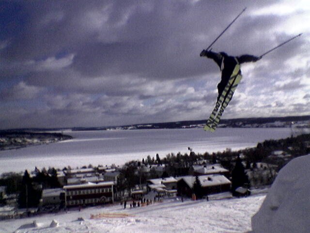 hoppa bara.. kass kvalité på grund av att bilden. Foto: henrik kämpenberg. Åkare: Andre Lohman.