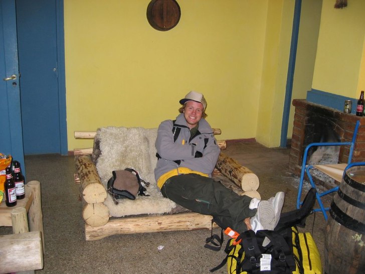 Stort smil i sliten kåk på pampasen i Argentina.. Foto: Vet ikke... Åkare: Hans Kristian Valset.