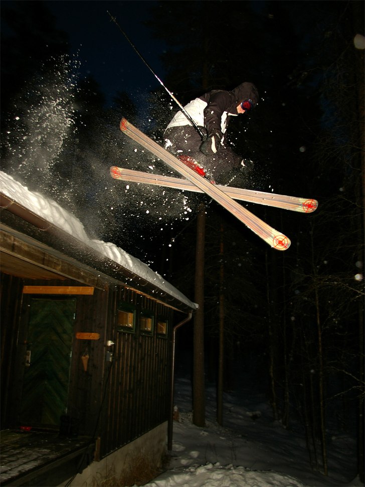 Fick för oss att droppa taket på fjällstugan oc. Foto: Alexander Höckert. Åkare: Jakob Andersson.