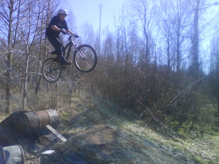 Small jump. Foto: Jamie jansson. Åkare: Pontus Svensson.