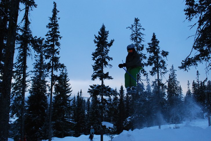 360 på ett eget hopp ute i skogen.. Foto: Petter Andersson. Åkare: Måns Claesson.