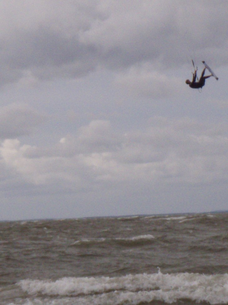 Hopphopp högt :). Foto: Martin Leckström. Åkare: Simon Broberg.