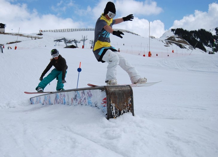 Nosepress & Tailpress.. Foto: Anna Nilsson. Åkare: Matilda Pilfalk & Victoria Bergqvist.