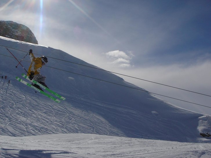 Inte världens bästa kicker! Full fart men landar. Foto: Jonas Hammer. Åkare: Mattias Börjesson.