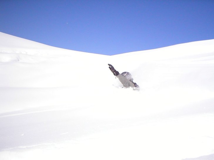 Ett helt vanligt puderåk i Engelberg (vid sidan o. Foto: Martin Norén. Åkare: Martin Livian.