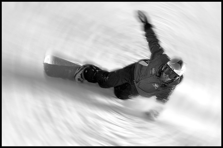 Kalle jobbar som skidlärare i Kjaergaards skidsko. Foto: Ola Rockberg. Åkare: Kalle Karlgren.