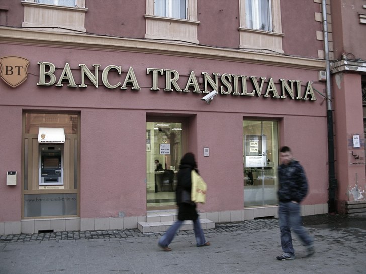 Foto: Johan Jonsson. Åkare: Är det Dracula som vaktar pengarna här eller?.