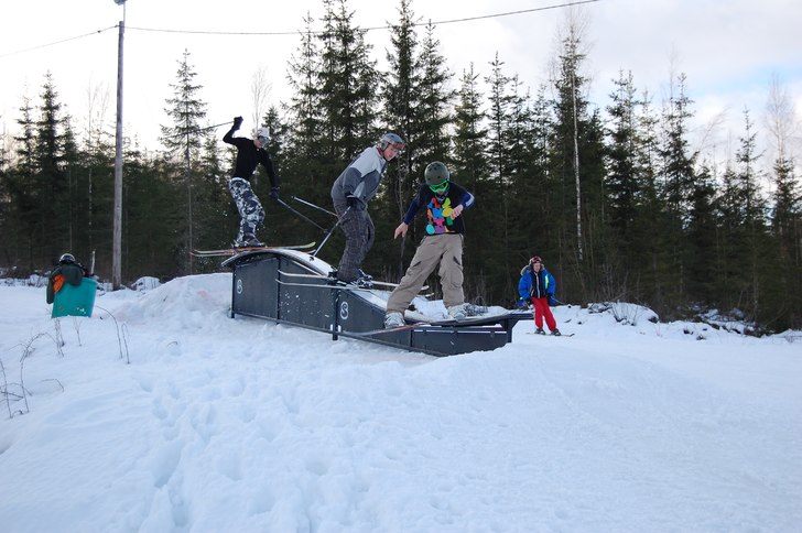 Jag, Candell & Berggren leker på rainbow-kick. Foto: Mattias Ahl. Åkare: Martin Österberg, Johan Candell & Staffan Berggren.
