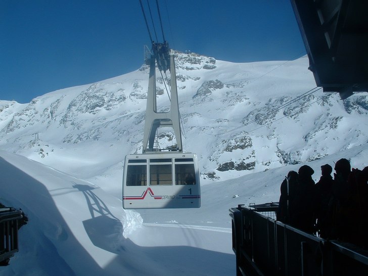 Påväg upp till 3800 m ö h!. Foto: Alexander Ljung. Åkare: Diverse Italienare.