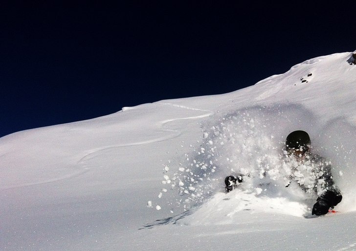 Djuuupt. Foto: Shanti Forsberg. Åkare: Fredrik Björklund.