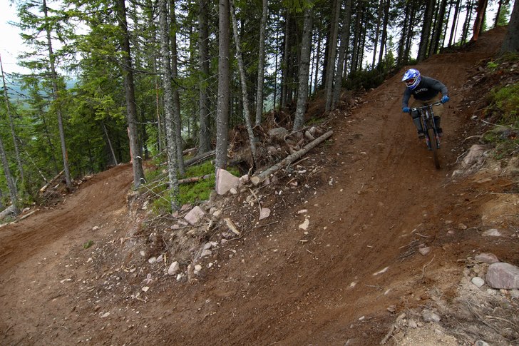 Kör en burm i övre delen av blackline!. Foto: Jens Sarlin. Åkare: Kristofer Olsson.