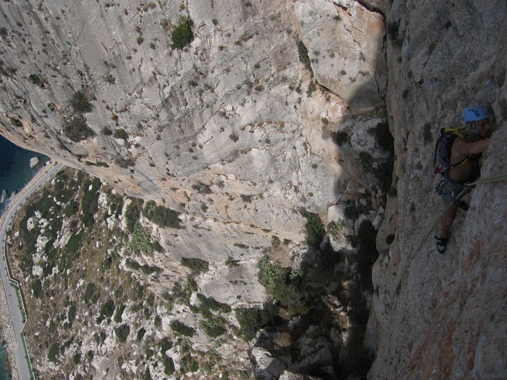ca 200meter upp, får vi göra en travers, snett n. Foto: Bahman Zadeh. Åkare: Daniel Carlsson.
