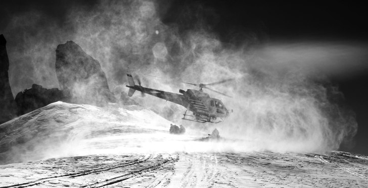 Heliski, strax innanför gränsen till Schweiz, ko. Foto: Viktor Sundvall.