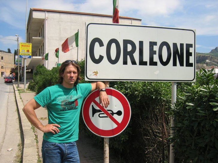 Jag och Dogge var i Sicilien och besökte 
maffia. Foto: Dogge Doggelito. Åkare: andre prtic.