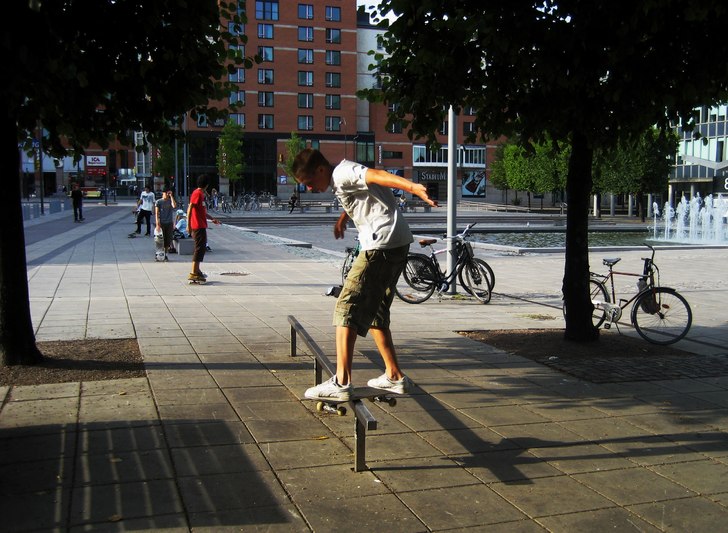 boardslide jjaoo. Foto: Victor Olaisen. Åkare: Tobias Eklund.