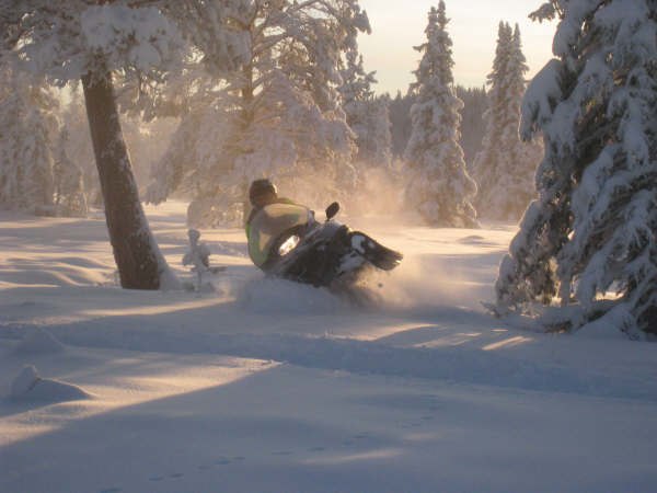 some sledding in the deep powder. Foto: patrik dahlsten. Åkare: hemming nilsson.
