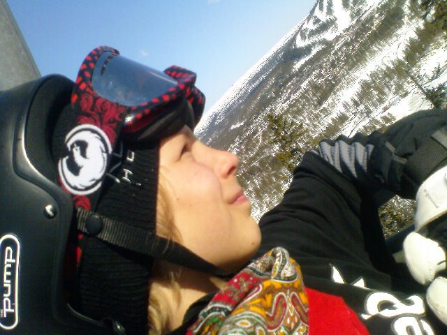 här kommer ett fotto på mej :). Foto: systeeer ;D. Åkare: jag.