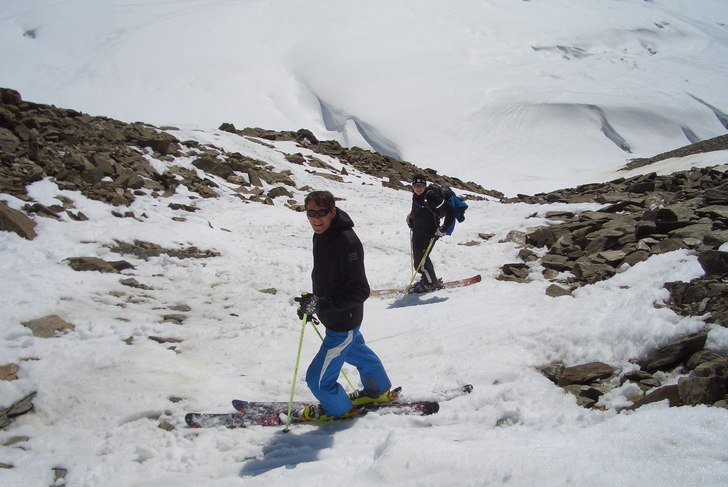 Glacier Backcountry ski-run 11km - across the Glac. Foto: Udo. Åkare: Martin (front)- Maik (back).