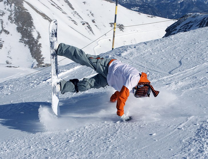 Åka-på-nos-och-händer. Foto: Lasse Sundén. Åkare: Peter Karlsson.