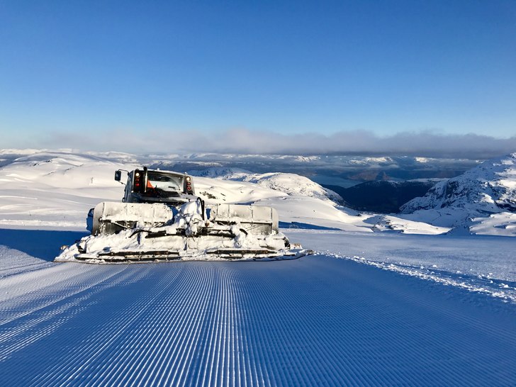 Langfredag åpner vi kl.10 , tørr nysnø og nypre.