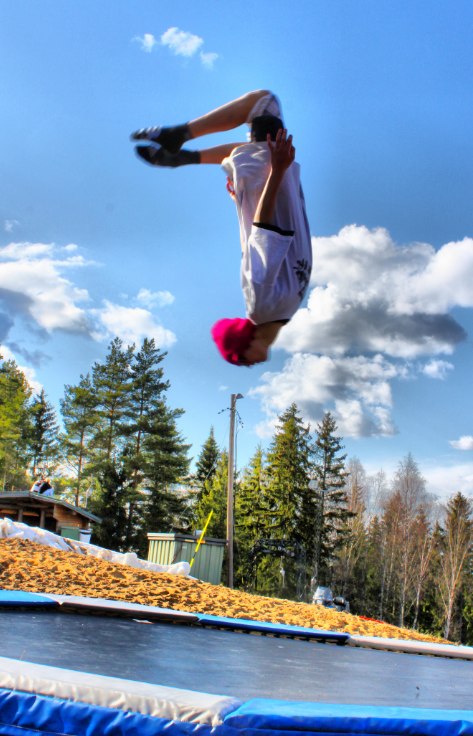 Bild på mig när jag gör backflip i Spökbacken . Foto: Jon. Åkare: Joseph Jansson.