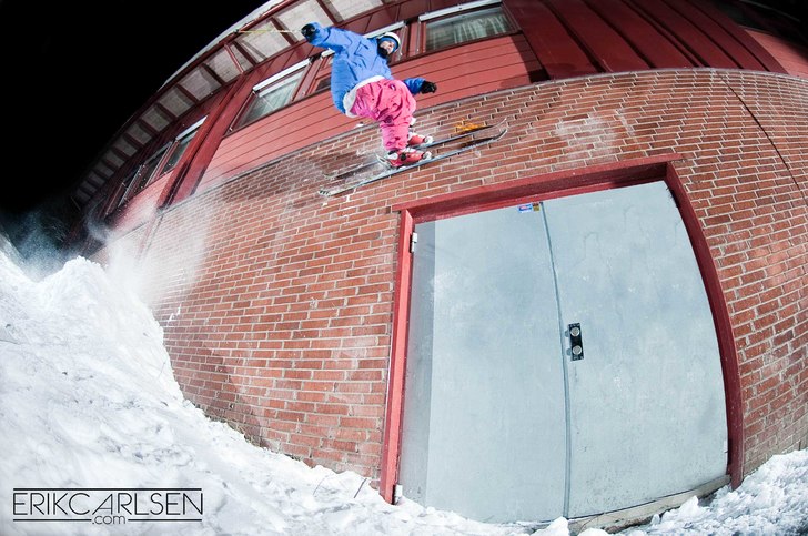 Wallride i Lerum efter en lång kväll med misslyc. Foto: ErikCarlsen.com. Åkare: Oskar Pedersen.
