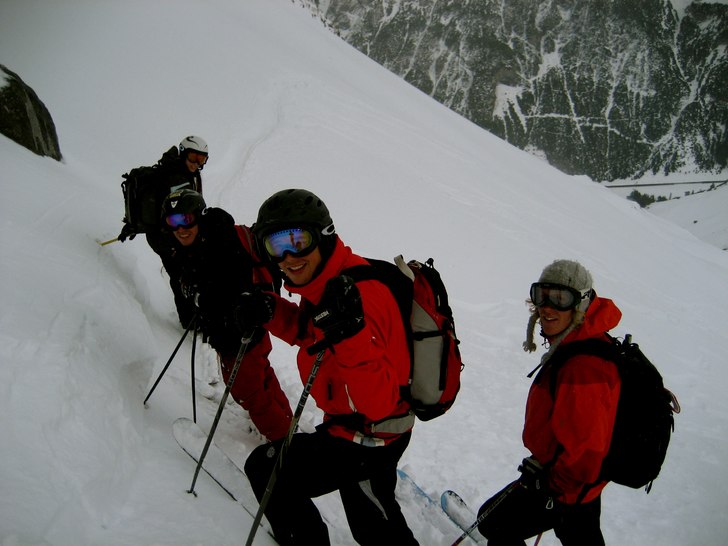 Liten vila me gänget. Foto: Sigge Sigurd. Åkare: Elisabeth Braathen, Alex, David Fridlund och Fredrik Nordenberg.