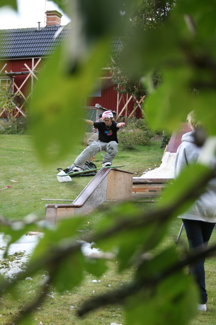Backyard Railjam 07. Foto: Erik Gutung. Åkare: Christian Weichert.