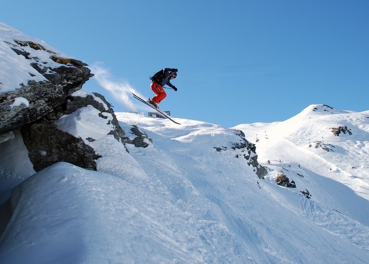 Flyger lite..... Foto: Ulrika Kling. Åkare: Mr.D.