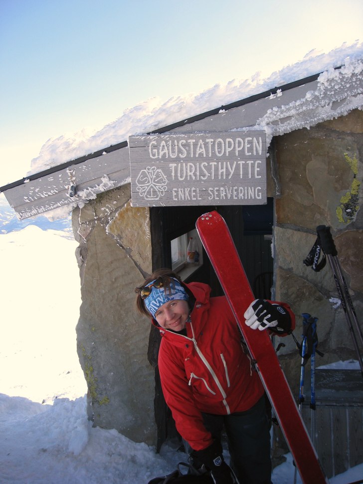 Påskafton, öppet och våfflor nästa!. Foto: Martin Hanson. Åkare: Eva Jansson.