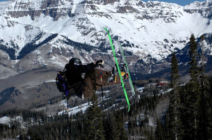 En herlig plass langt inne i skogen.
Selvbygd hop. Foto: Sverre F. Hjørnevik. Åkare: Michael Stolic.