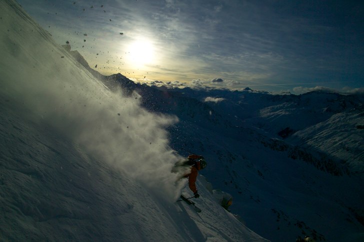 Sista åket i Andermatt en trevlig dag. . Foto: Sebastian Percival. Åkare: Daniel Anger.