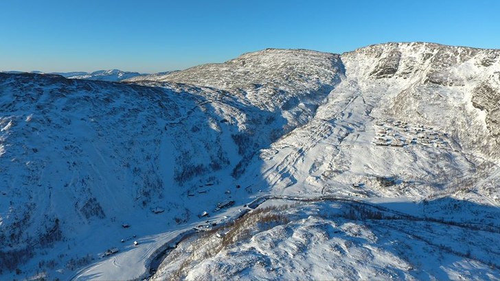 Snøen daler ned igjen!
Etter en periode med regn,.