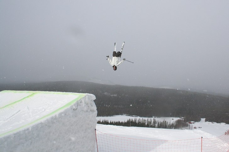Jag kör en fet backflip. Foto: Sven Bogg. Åkare: Niklas Bogg.