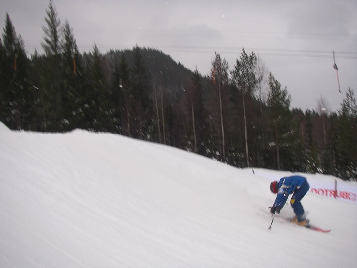 Ingen har berättat för honom att man kan slå si. Foto: Niclas Rundlöf. Åkare: Marcus Rundlöf.