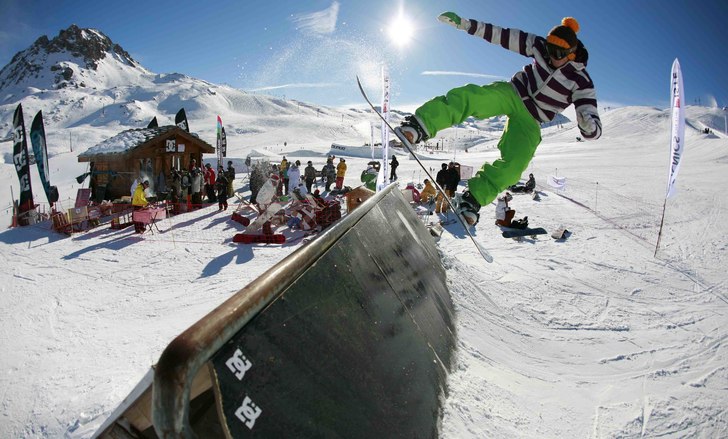 Contest day Val D'Isere snowpark. Foto: Brad Masters. Åkare: Liam.