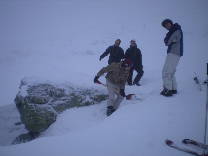 Bygger en fin kick. Foto: Gustav Westlander. Åkare: Strand, Jonny, Bergfelt och jag.