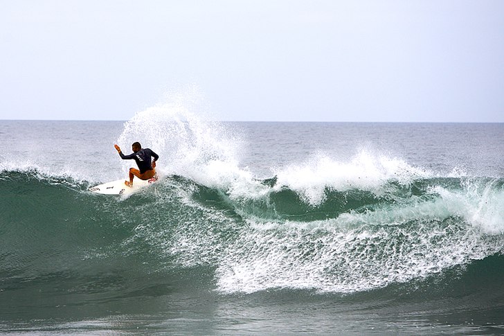 Paulo do Barrio leker med läppen en tidig morgon . Foto: Fredrik Ludvigsson. Åkare: Paulo do Barrio.