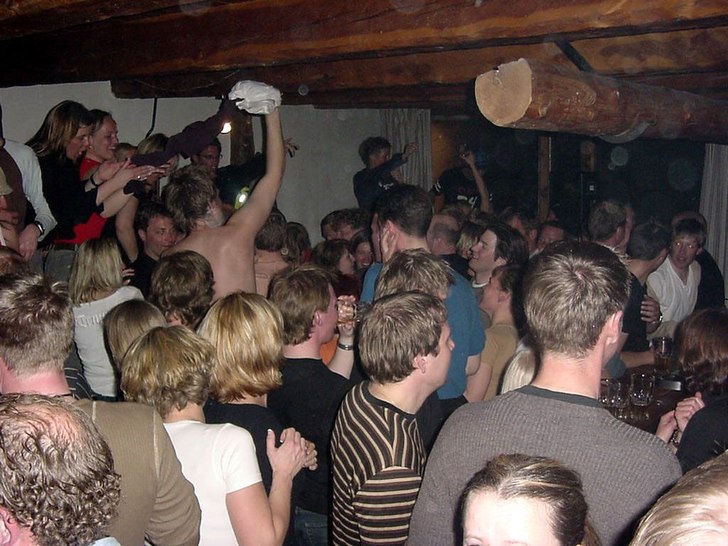 Skapligt röj på Langley hotellet i Serre Chevali. Foto: Daniel Lasarus.