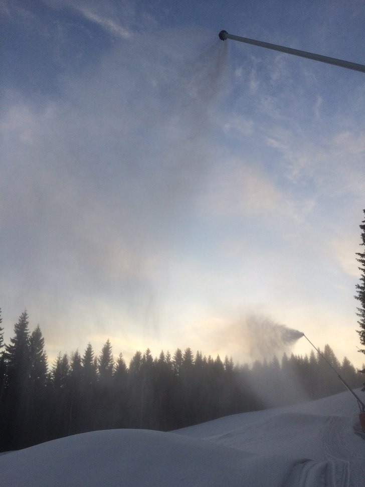 Lokal snøstorm
Det er bra kulde nå og vi kjører.