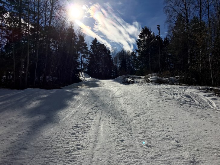 Påskeføre!
Sola skinner og barna smiler. 
Vi ko.
