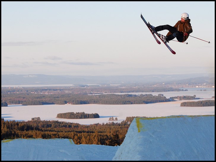 Hoppade lite efter OVERALL tävlingen på Gesunda.. Foto: Simon Lindberg. Åkare: Jesper Norén.