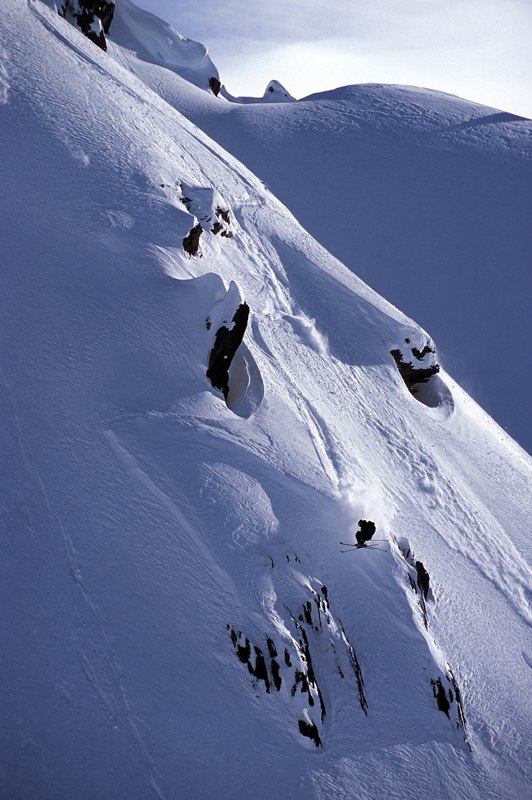 CR Johnson lägger några sköna svängar på 
en. Foto: Mattias Fredriksson. Åkare: CR Johnson.