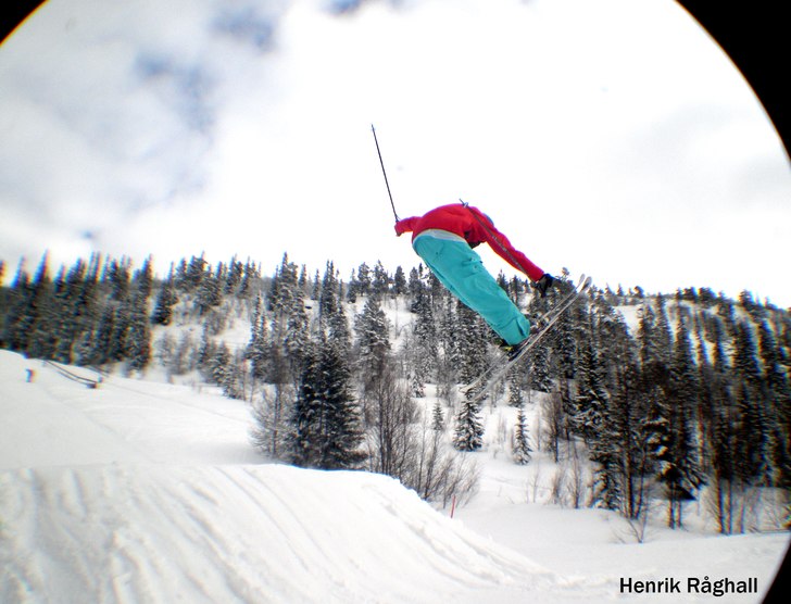 henke drar nose o nå mer... Foto: Tobias Einebrant. Åkare: henke drar nose o nå mer...