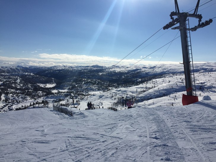 Nydelig!
Solen skinner og vi har hele 6 busser med.