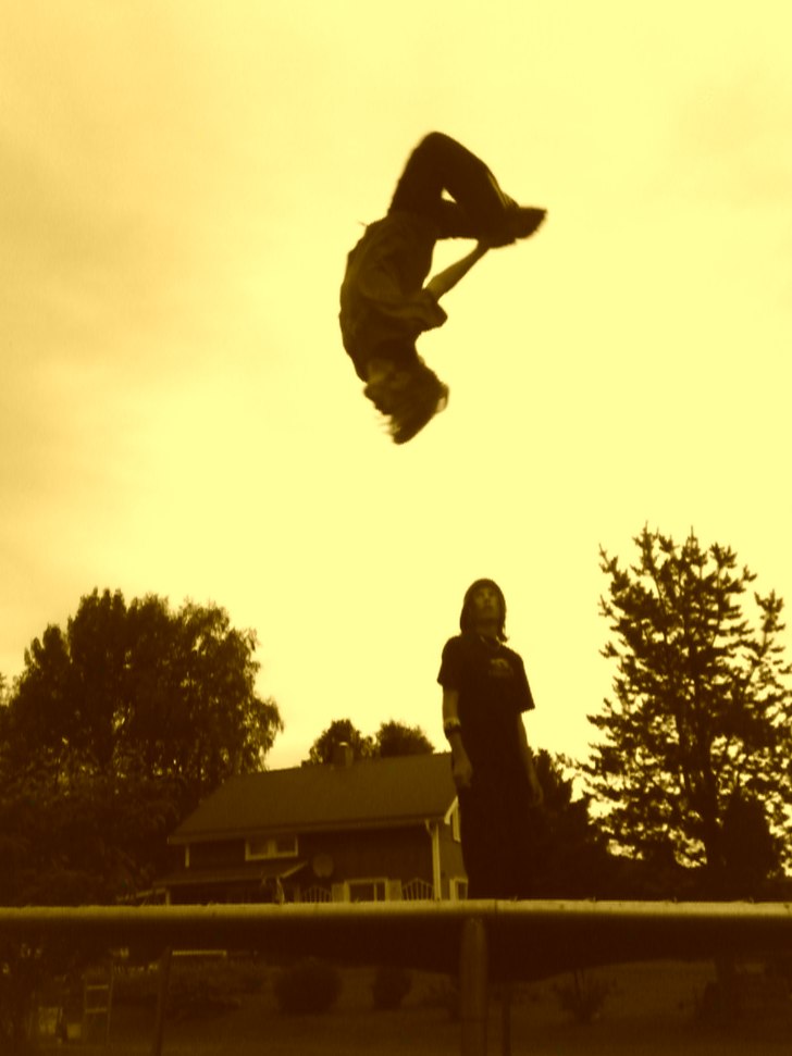 Studsmatta :D. Foto: Gustaf B. Åkare: Martin M.