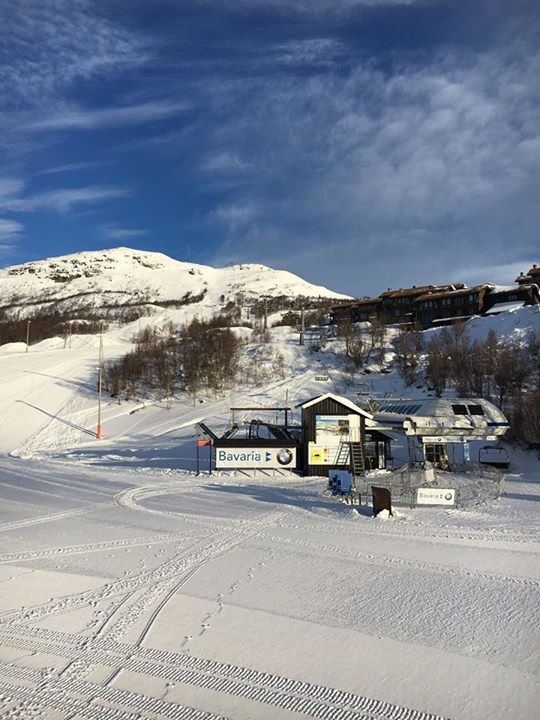 En fantastisk søndag
Solen er oppe og bakkene er .
