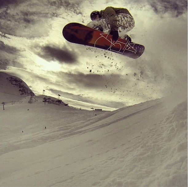 En första-dagen-på-säsongen-peppad sad air ut f. Foto: Andreas Lamton. Åkare: Adam Szakal.