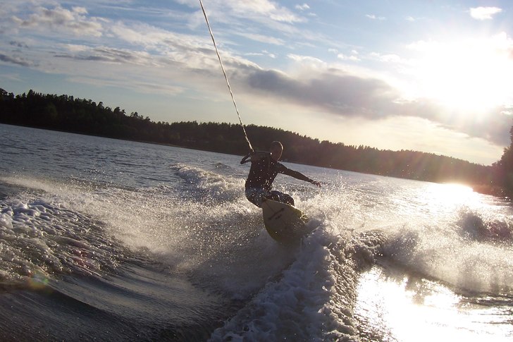 Suuurfing . Foto: Joakim JOhansson. Åkare: Patrik Lindvall.