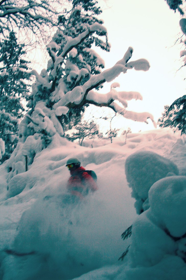 Efter de senaste dagarnas sjuka snöande så tog j. Foto: Thommy Sundström. Åkare: Jesper Sundström.